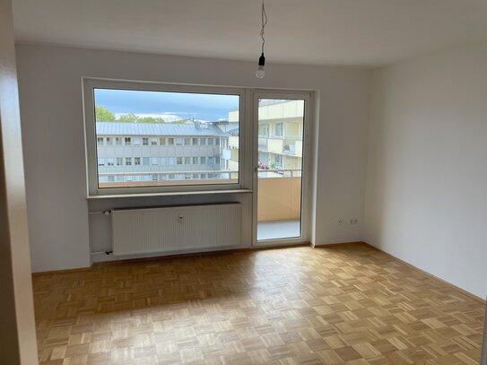 Neu renovierte 2-Zimmer-Wohnung mit großem Balkon