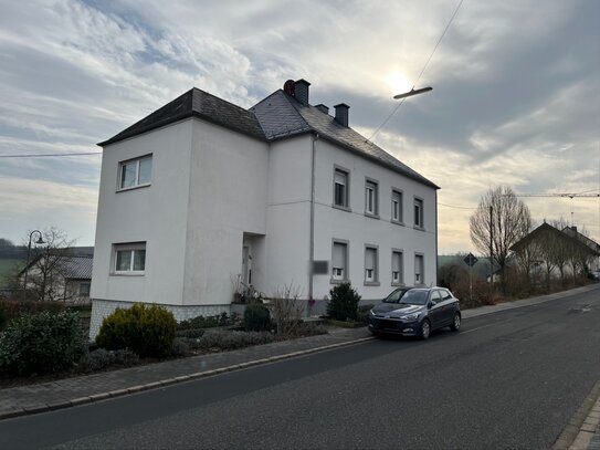 Gepflegtes Mehrfamilienhaus mit wunderschönem großen Grundstück