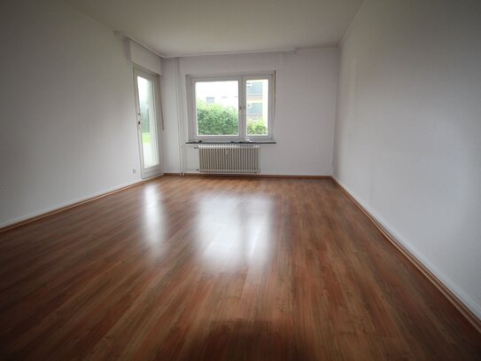 **Tolle Wohnung im Erdgeschoß mit großem Balkon**