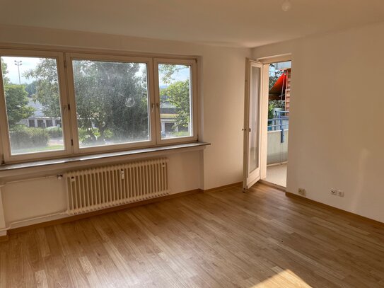 Bezahlbare 3 Zimmer Wohnung mit Loggia - sofort frei!