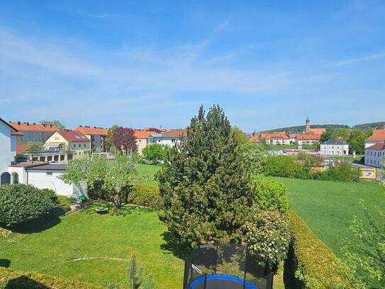 Neu renoviert / Einziehen und Wohlfühlen - Attraktive 2 Zimmer Wohnung mit Sonnenbalkon in guter und zentraler Lage von…