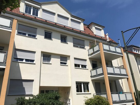 Schöne 2-Zi.-EG-Whg. mit Balkon, EBK und toller Lage in Ludwigsburg