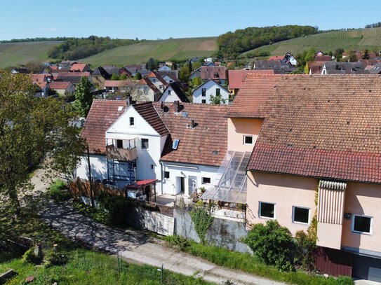 Einfamilienwohnhaus mit Halle und Garagen in Eisenheim