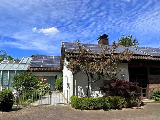 Rammelsbach: Hochwertig ausgestattetes Einfamilienhaus mit Wintergarten und Doppelgarage