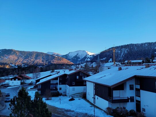 Sofort beziehbar - unverbaubarer Bergblick -top-renovierte Wohnung in Steibis