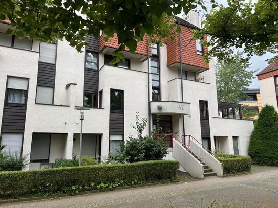 Klasse Terrasse - 2,5 Zimmer Wohnung in zentrumsnaher und ruhiger Lage