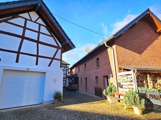 Einfamilienhaus mit Garten. Erdgeschoss komplett liebevoll saniert. Einbauküche. Altersgerecht. Neue Heizungsanlage. Gr…