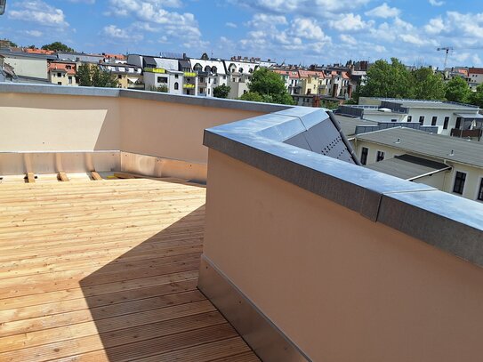 NEU sanierte 4RW mit Einbauküche, Wanne & Dusche, große Dachterrasse und Stellplatz