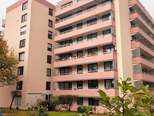 ETW mit Balkon und Stellplatz im gepflegten Mehrfamilienhaus