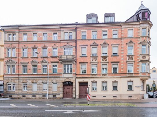 Geräumige 3-Zimmer-Altbauwohnung am Alexander-Puschkin-Platz.