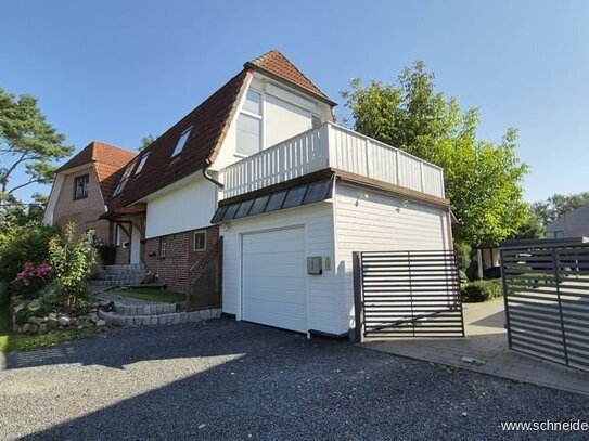 Elegante Dachgeschosswohnung mit 4,5 Zimmern, großem Balkon & Garage in Neuengamme