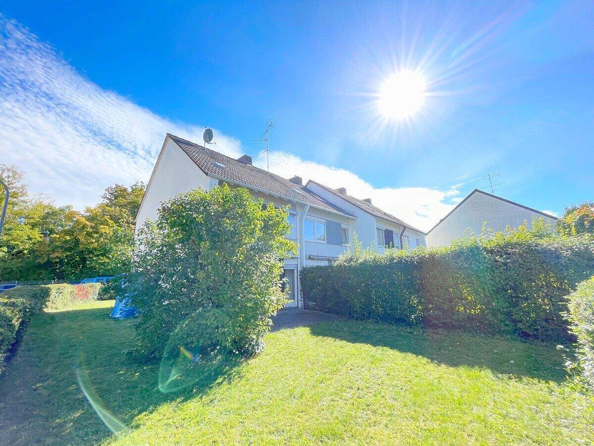 Reiheneckhaus mit großem Südwest-Garten und tadellosem Grundzustand in sehr guter Lage von Pasing