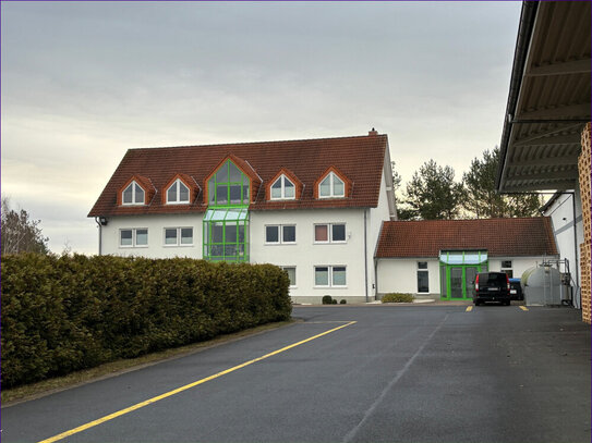 Gewerbeimmobilie bestehend aus Halle und Bürogebäude an der A4 bei Eisenach