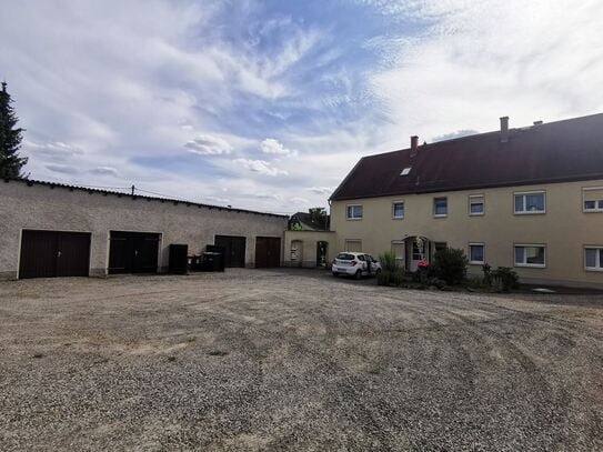 Erdgeschosswohnung mit Garten und Garage