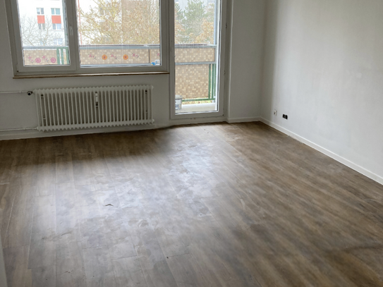 Schöne 3 ZKB Wohnung mit Balkon sucht SIE