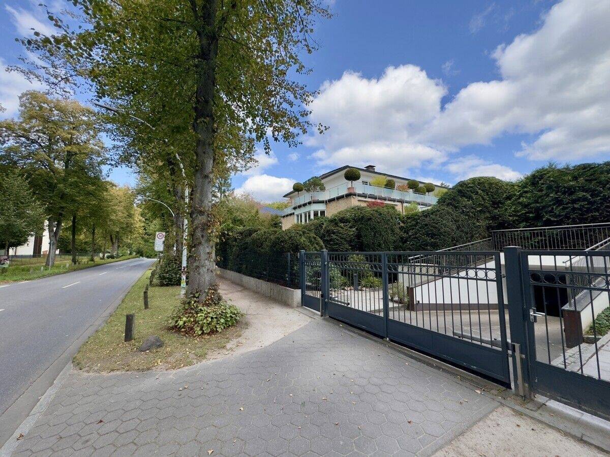 Repräsentative Beletage mit Tiefgaragenstellplatz und Fahrstuhl