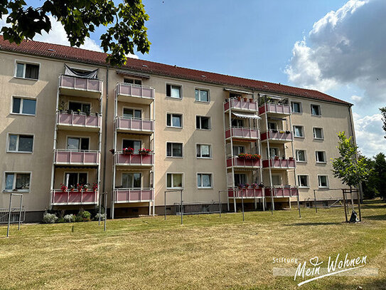 große 2 Raumwohnung für rüstige Rentner mit Dusche, Wanne und Balkon