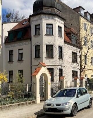 Traumhaft denkmalgeschützter, sanierter Altbau in ruhiger Lage in Neuhausen, möbliert