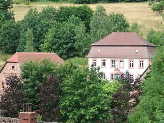 Exklusiver Gutshof mit Wiesen und Wald