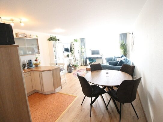 Schöne 2 Zimmer Wohnung mit EBK, Balkon, TG-Stellplatz - Stadtzentrum