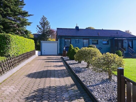 Freistehender Bungalow mit schön angelegtem Gartengrundstück und Garage - nahe Zentrum!