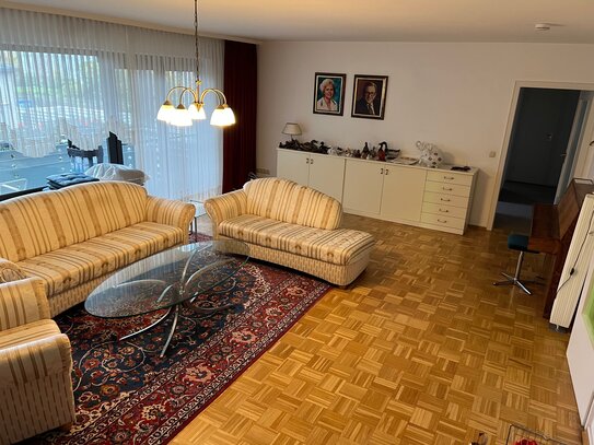 Großzügige 4 Zimmer Wohnung mit Balkon nähe Volkspark