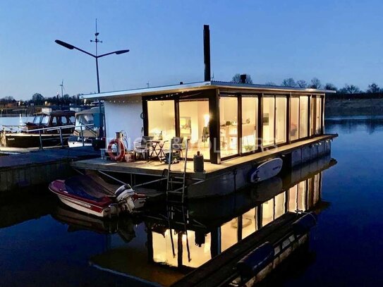 Hochwertiges Hausboot: Ihr schwimmendes Zuhause auf dem Wasser