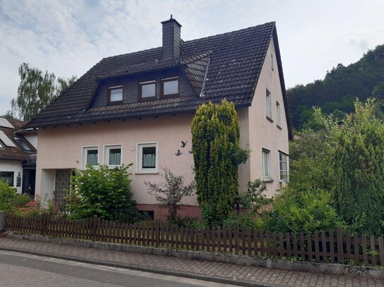 Einfamilienhaus, klassisch Sechzigerjahre auf wunderschönem idylischen Wiesengrundstück mit Bachlauf