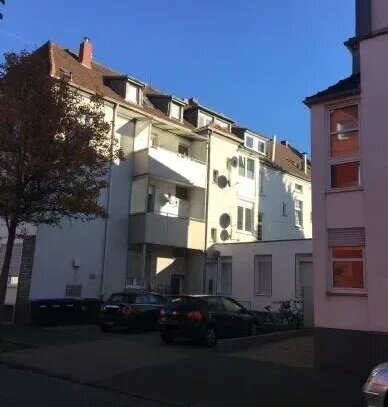 gemütliche 2 1/2-Zi. Wohnung im Erdgeschoss/Hochparterre, neu renoviert