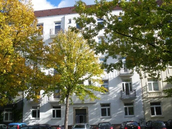 Freundliche 2-Zi.-Altbauwohnung mit Balkon und Einbauküche