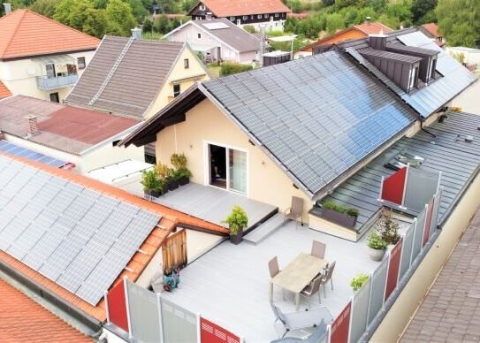 Renoviertes Wohn- und Geschäftshaus mit Dachterrasse, Garten und PV-Anlage