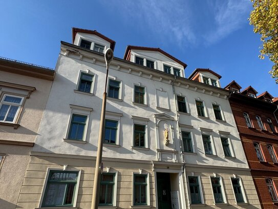 Charmante 2-Zimmer-Wohnung mit Balkon und zuverlässigen Mietern in ruhiger Lage steht zum Verkauf