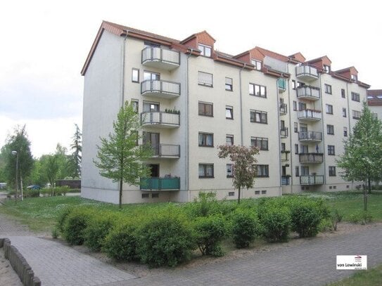 BEZUGSFREIE 2 ZIMMERWOHNUNG MIT STELLPLATZ UND AUFZUG ...