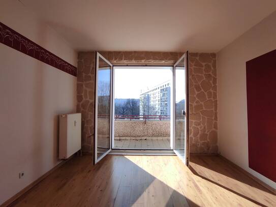 Bezugsfreies schönes 3-Zimmer-Apartment in saniertem Altbau!