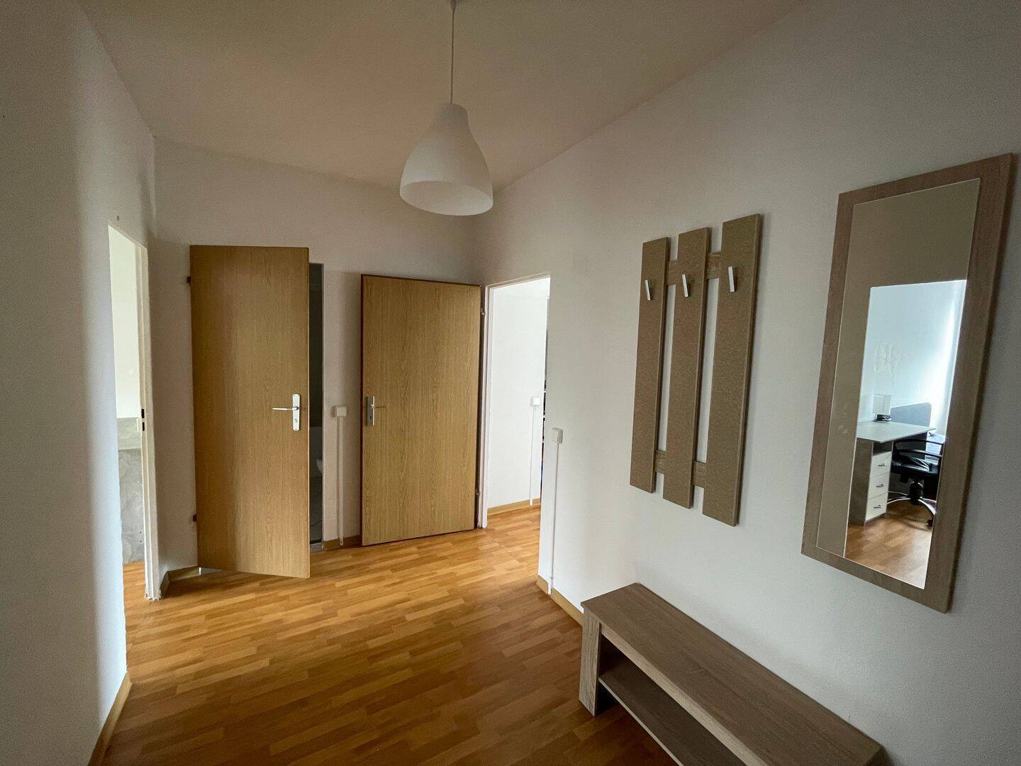 Vollmöblierte 3-Zimmer Dachgeschosswohnung + Balkon - Photo 1