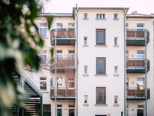 Außen Gründerzeit & Innen Neubau I 3 Zimmer I Einbauküche I modernes Tageslichtbad mit Wanne