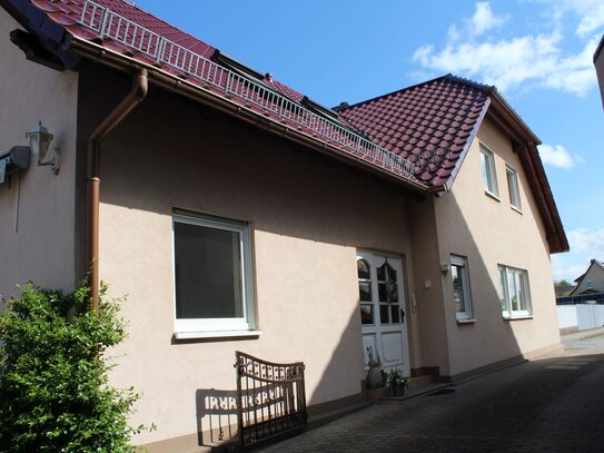 Charmantes Mehrfamilienhaus / Mehrgenerationenhaus mit 2 separaten Wohnungen, Garten in idyllischer Lage!