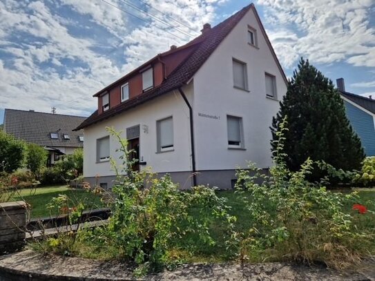 Schmuckes Zweiifamilienhaus mit Garage