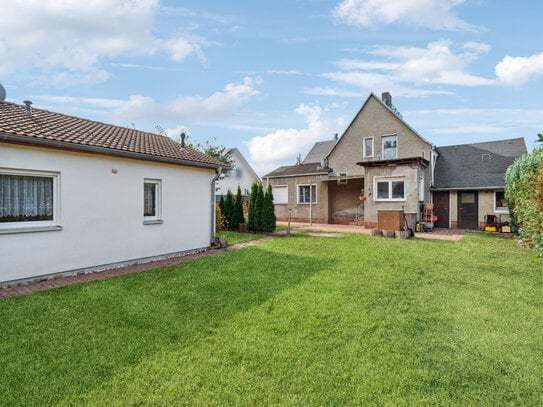 Moderner Bungalow plus sanierungsbedürftiges Einfamilienhaus auf großem Grundstück in Rangsdorf