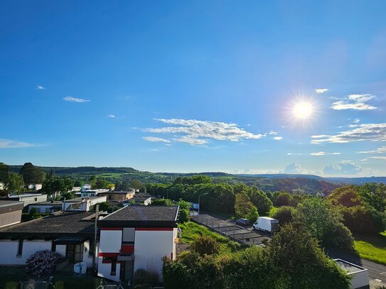 Sbr.-Fechingen * 2,5 ZKB * ca. 77 qm * großzügige Dachgeschosswohnung