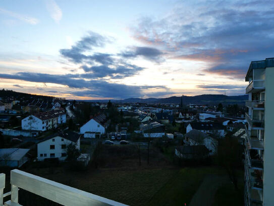 Lichtenfels: Helle 3-Zimmer-Wohnung mit Balkon, herrlichem Weitblick und TG-Stellplatz