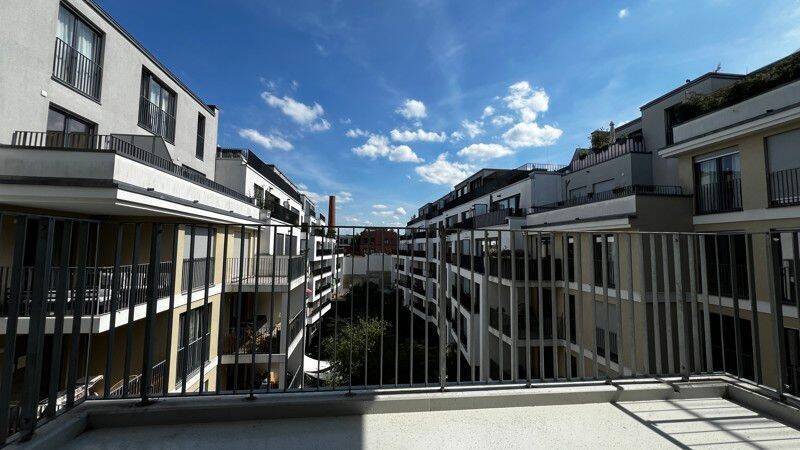 2-Zimmer-Wohnung mit riesiger Fensterfront - Photo 1