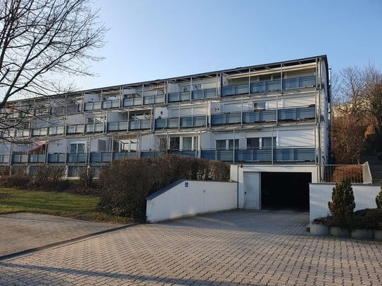 Gemütliche 4 Zimmer Wohnung mit Balkon und zwei Tiefgaragenstellplätzen in guter und ruhiger Wohnlage in Bayreuth