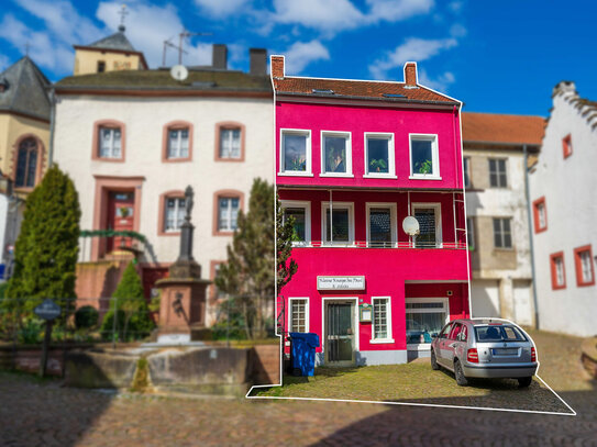 Unscheinbar großzügiges Wohnhaus mit 2 Parkplätzen mitten in Dudeldorfer Altstadt