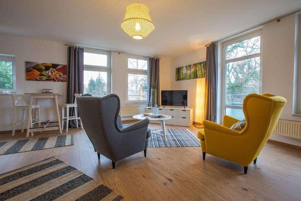 Helles, geräumiges Apartment mit Balkon zum ruhigen, grünen Innenhof in Altglienicke (Treptow) u. guter ÖNV Anbindung - Photo 1