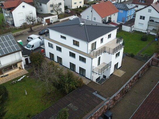 sonnige Neubau 4 ZKB im EG mit Gartenanteil im energieeffizienten 5 Familienhaus