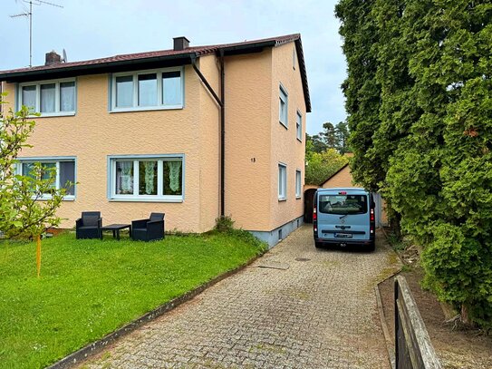 Gut gelegene Doppelhaushälfte mit großem Garten und Bauland