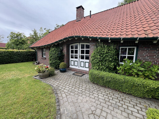 PROVISIONSFREI: modernes Friesenhaus mit 4 ZKB, 180m2 WF/NF, 1.084m2 GS, Garten, Doppelgarage, uvm.