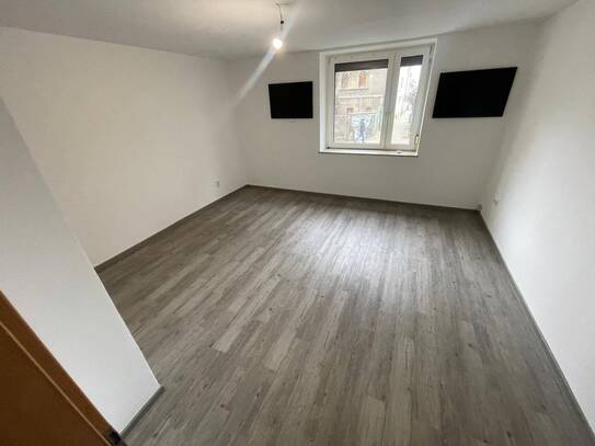 Moderne Single-EG-Wohnung mit EBK und Terrasse