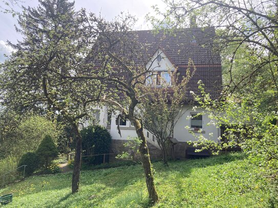 Historisches Landhaus von 1912 mit großem Grundstück in Ortsrandlage